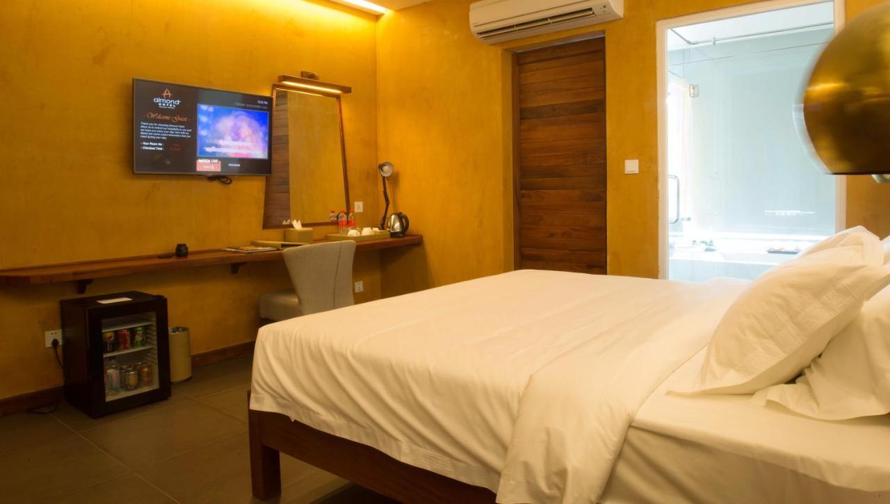 Almond Hotel Bassac River Phnom Penh Exterior foto