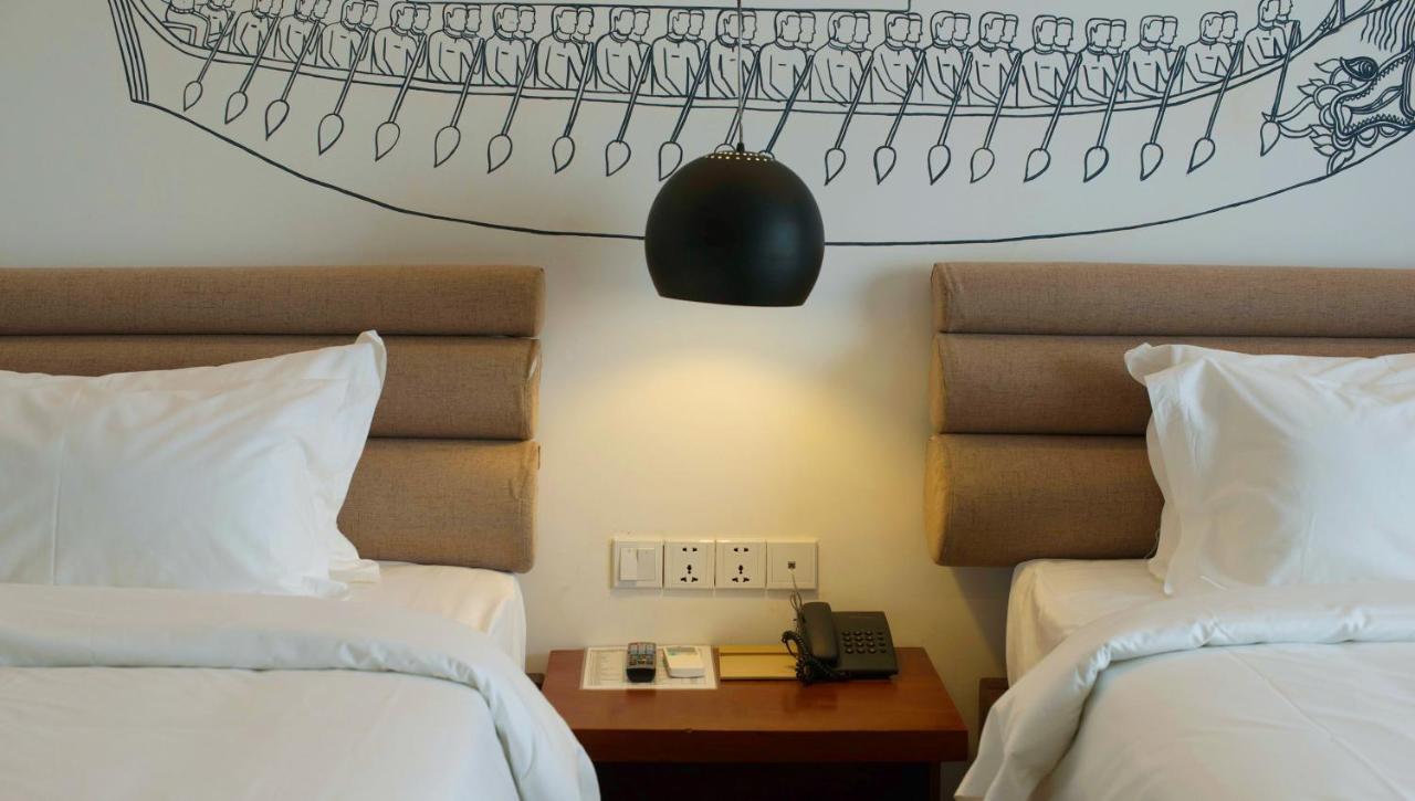 Almond Hotel Bassac River Phnom Penh Exterior foto