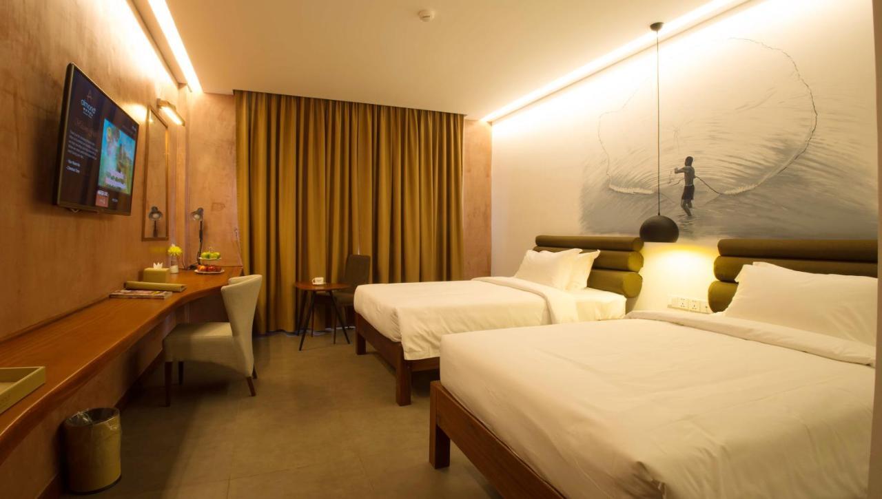 Almond Hotel Bassac River Phnom Penh Exterior foto