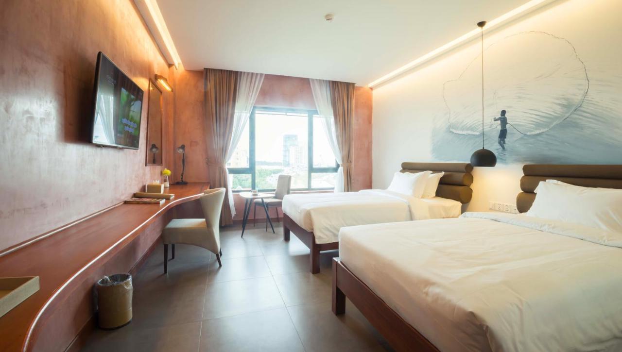 Almond Hotel Bassac River Phnom Penh Exterior foto