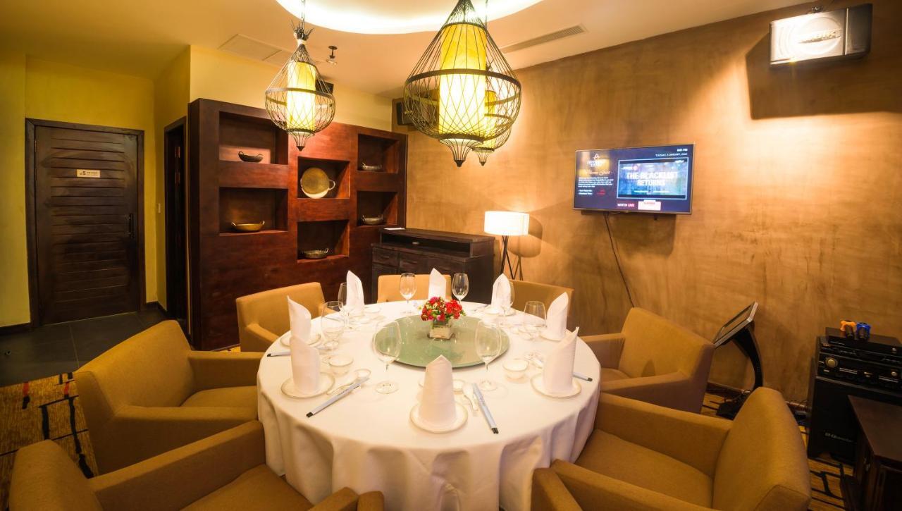 Almond Hotel Bassac River Phnom Penh Exterior foto