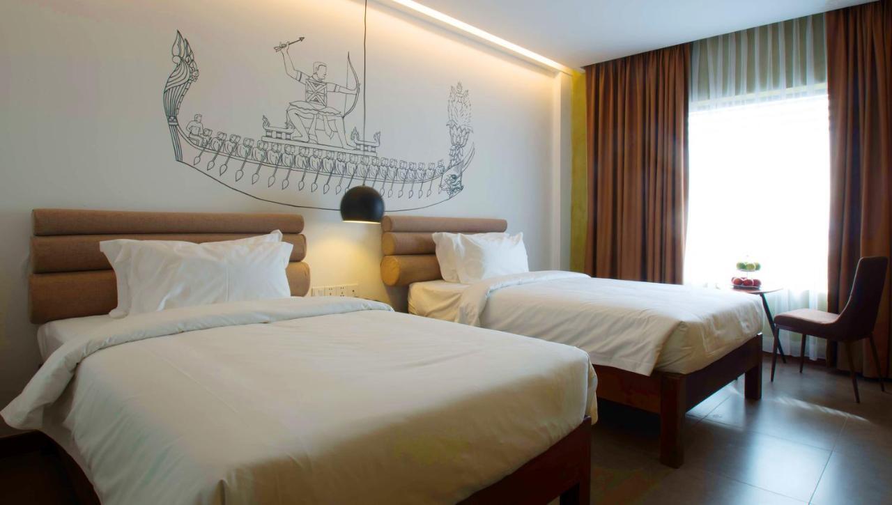 Almond Hotel Bassac River Phnom Penh Exterior foto